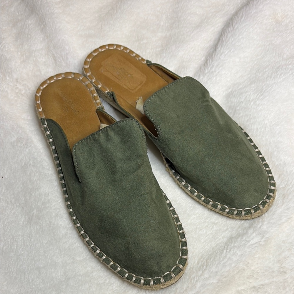 Universal Thread Green Loafers Slip-Ons with Jute Sole